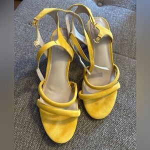 Comfort yellow heels, size 9